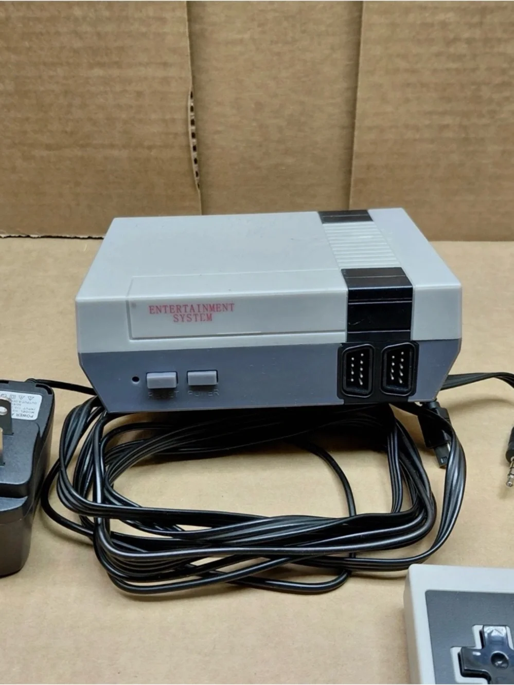Retro 8 BIT Entertainment System Gaming Console w/ 2 Controllers & 600 Games!!